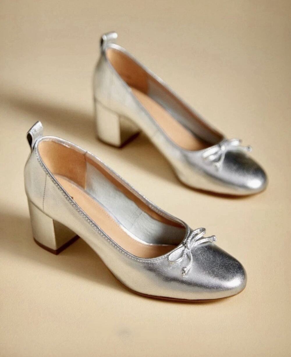 Anthropologie Maeve Heeled Ballet Pumps Silver Metallic Leather Bow Size 8 Prep